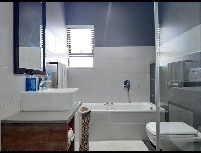 3 BEDROOM TOWNHOUSE FOR SALE IN PALM LAKES ESTATE
